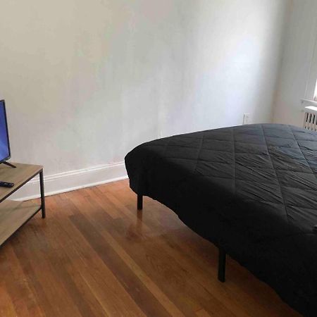 Spacious 2 Bedroom Apartment With 1 Bathroom And Private Street Entrance Paterson Exterior foto