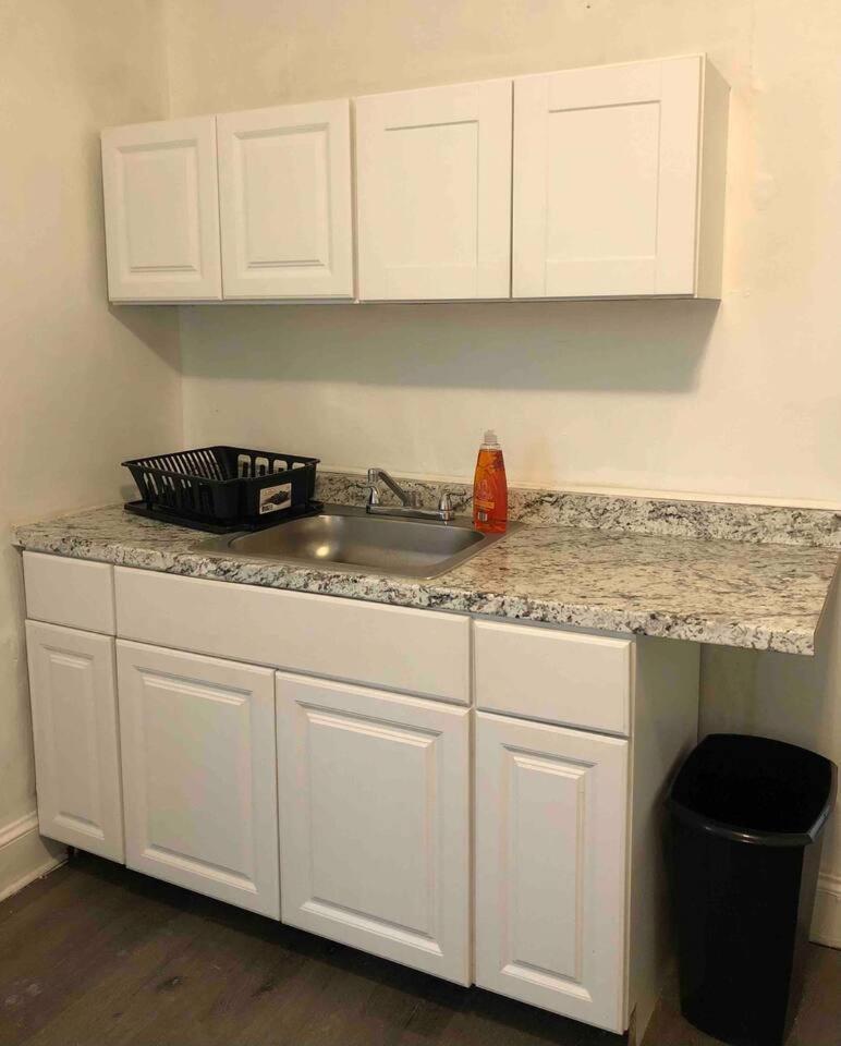 Spacious 2 Bedroom Apartment With 1 Bathroom And Private Street Entrance Paterson Exterior foto