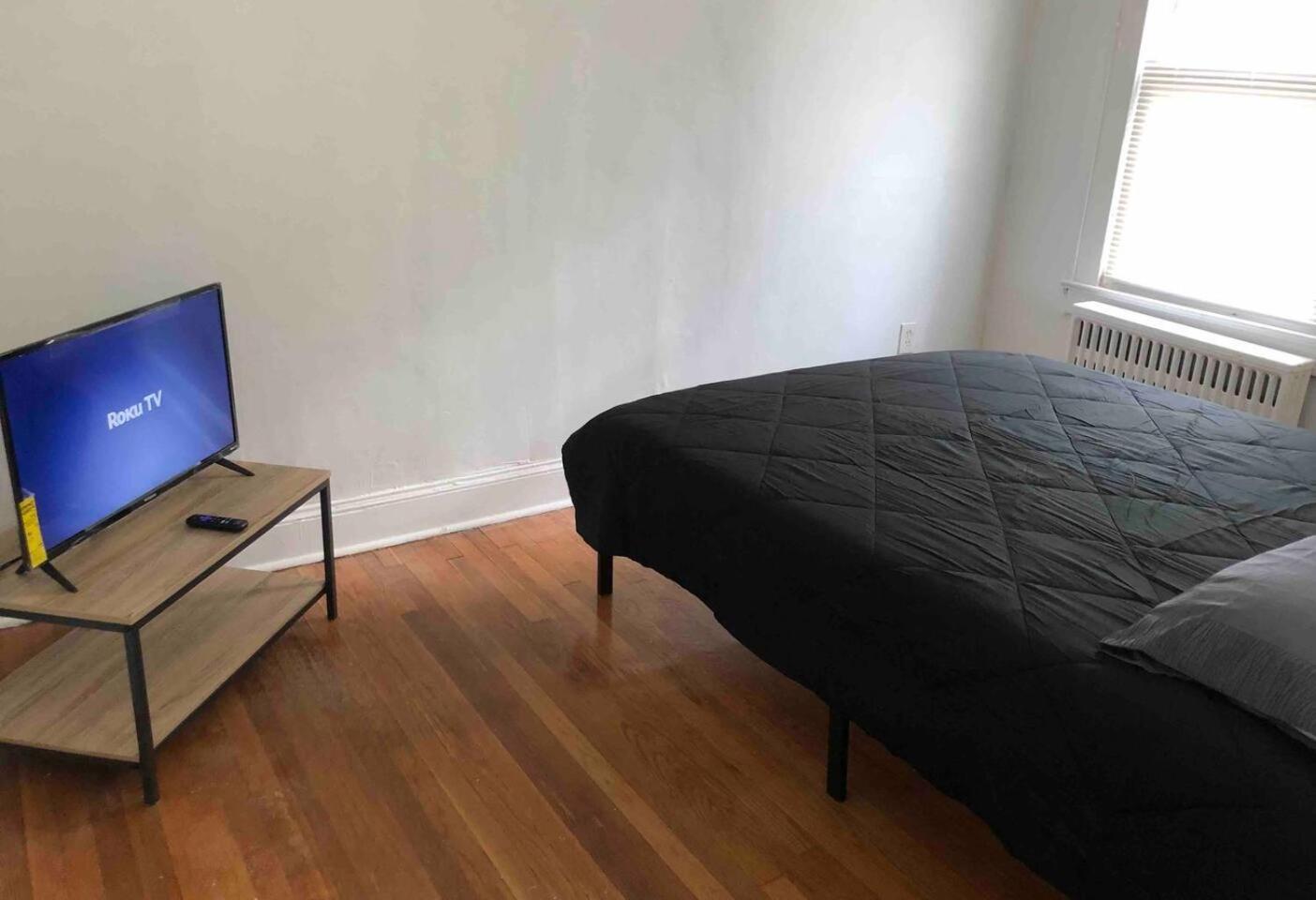 Spacious 2 Bedroom Apartment With 1 Bathroom And Private Street Entrance Paterson Exterior foto