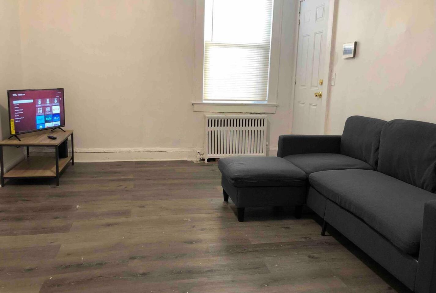 Spacious 2 Bedroom Apartment With 1 Bathroom And Private Street Entrance Paterson Exterior foto